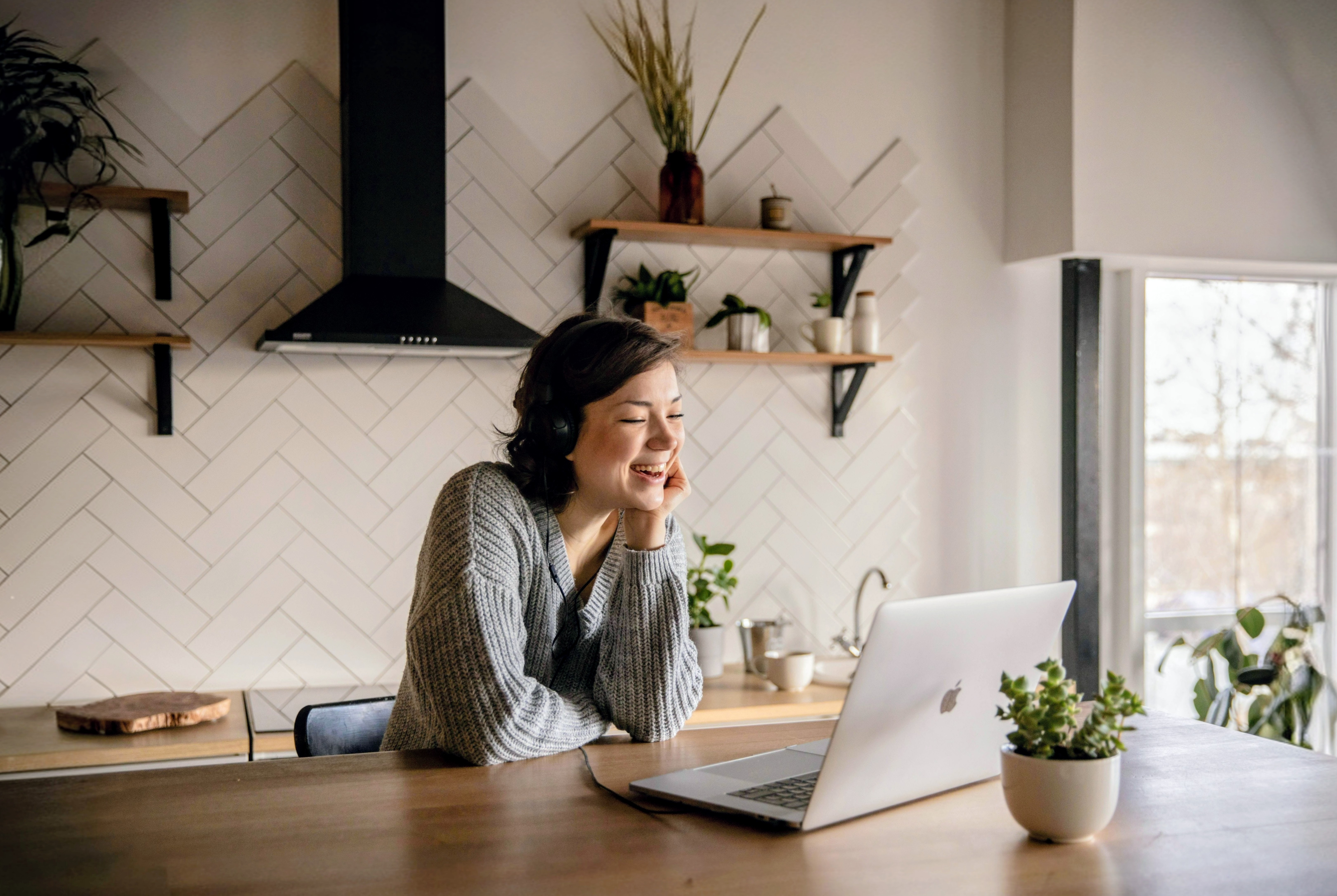A picture of an ongoing counselling session between two people